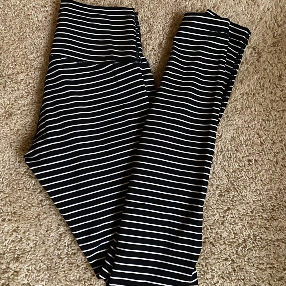 Lululemon Wonder Under pants Size 4